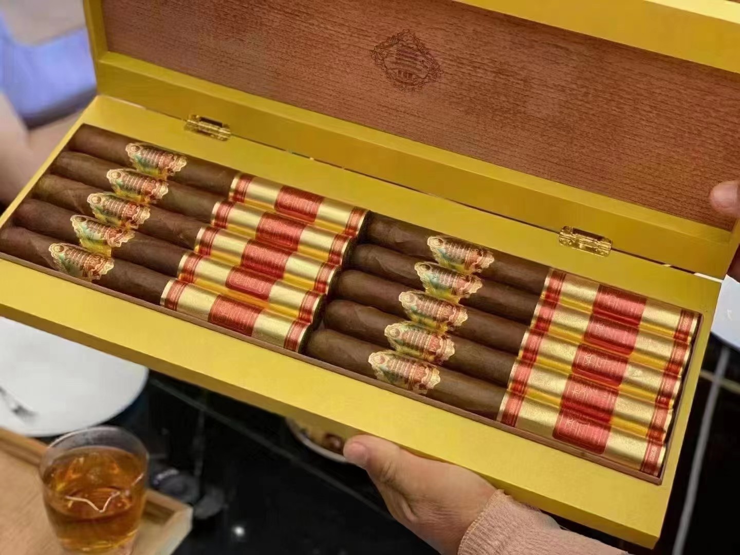 王冠雪茄烟10支价格表 - 雪茄豪迈